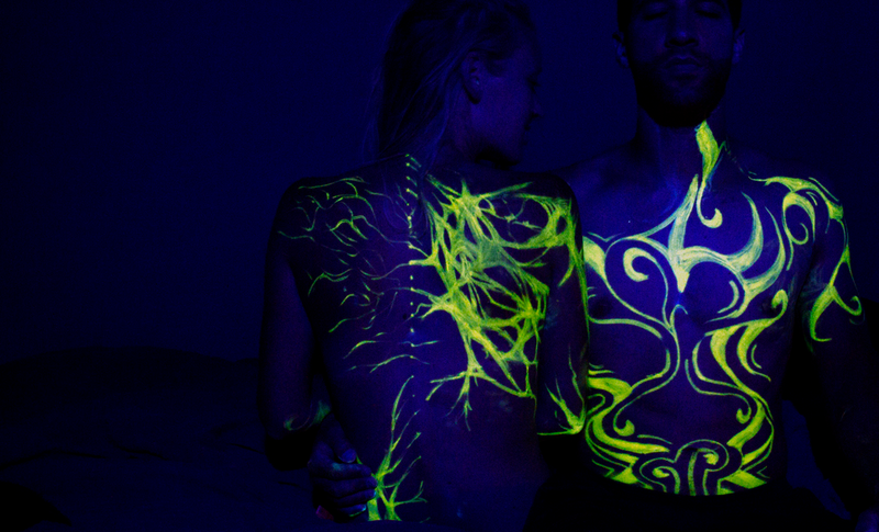 Illustration for article titled 10 Psychedelic Blacklight Portraits